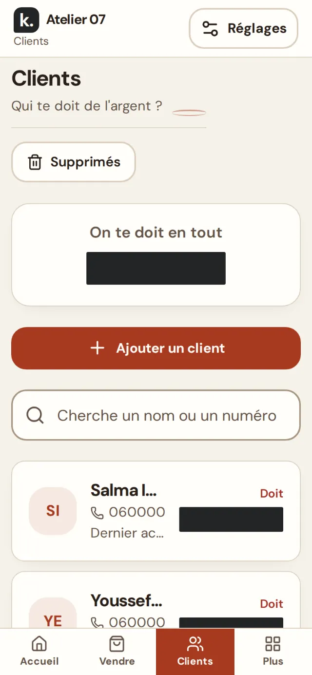 Écran Clients du logiciel sur téléphone : ce que chaque client doit, montants masqués